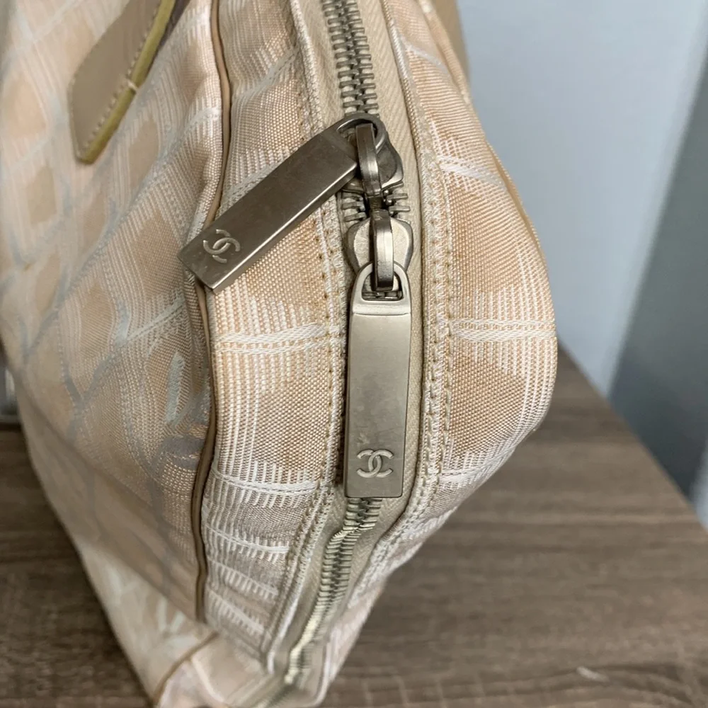 EUC Chanel canvas office bag or laptop bag. - Picture 3 of 10